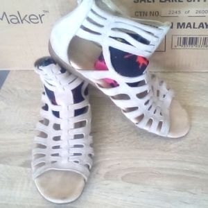 Aerosols Chlear Sky Suede Sandals sz 10